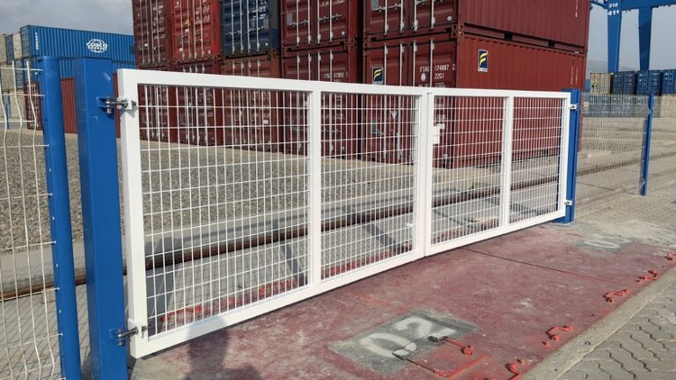 Double-leaf steel mesh gate