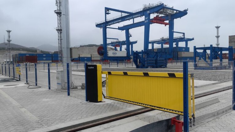 Sliding vehicle gate and barrier