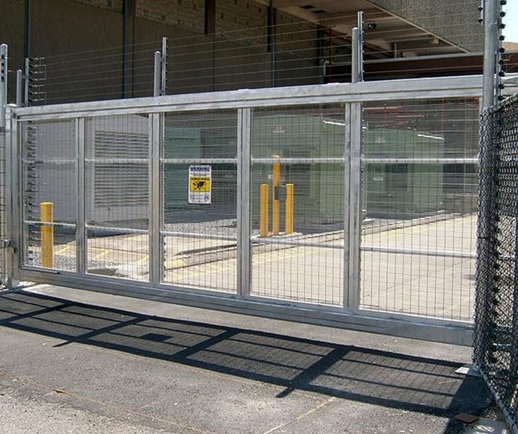 High-security double-leaf vehicle gate