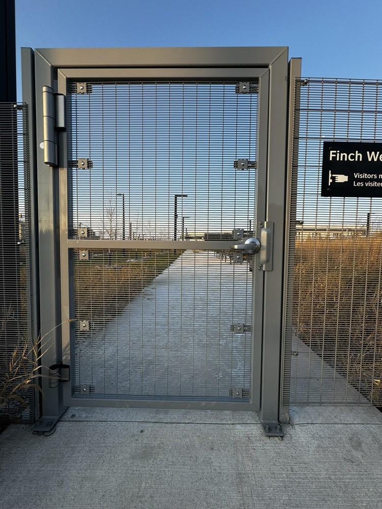 High-security pedestrian gate