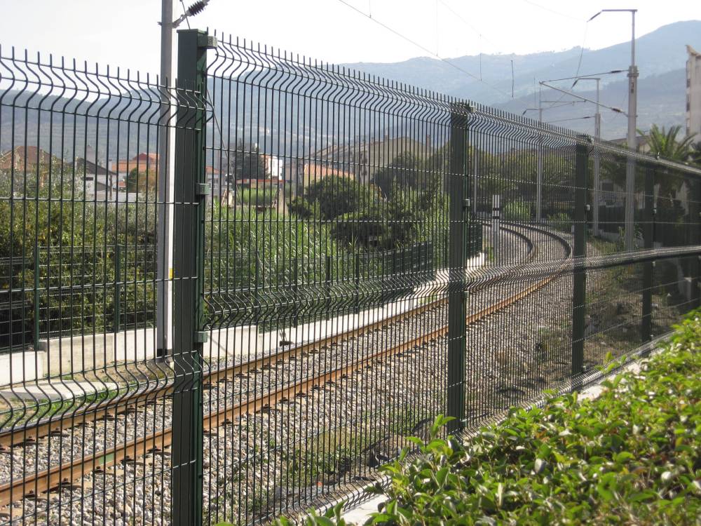 Railway-side 3D welded mesh fencing installation