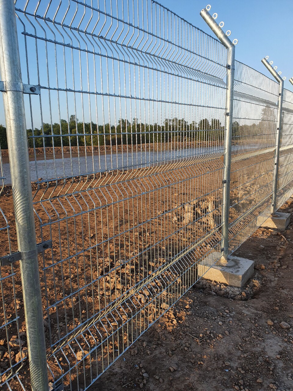 Outdoor galvanized and coated welded mesh fencing