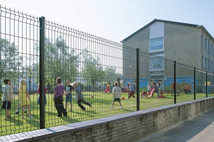 School activity area | 3D welded mesh fence