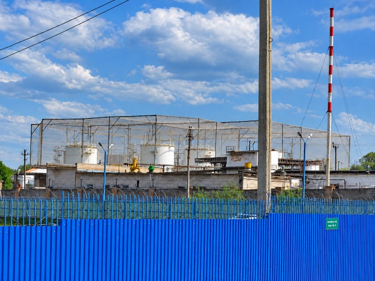 Anti-drone protection net installed around an industrial facility