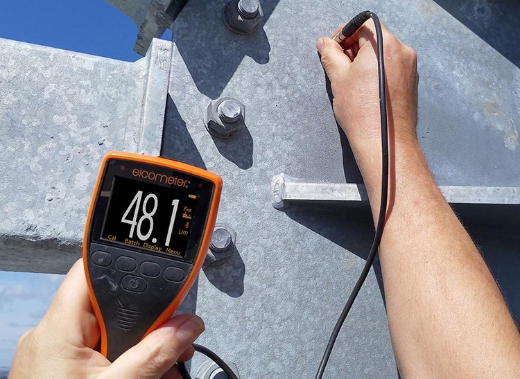 Coating thickness gauge measuring a galvanized steel surface