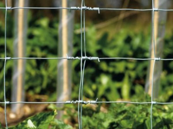 2DR Forestry and Highways Fixed Knot Fence Panel Rolls & Profiled Posts R_