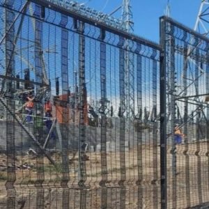 3D 358 wire mesh fence with added welded strips